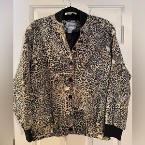 Women's Animal Print Bomber Jacket. Size Medium. 1980’s! Great condition! 🐆🐆🐆